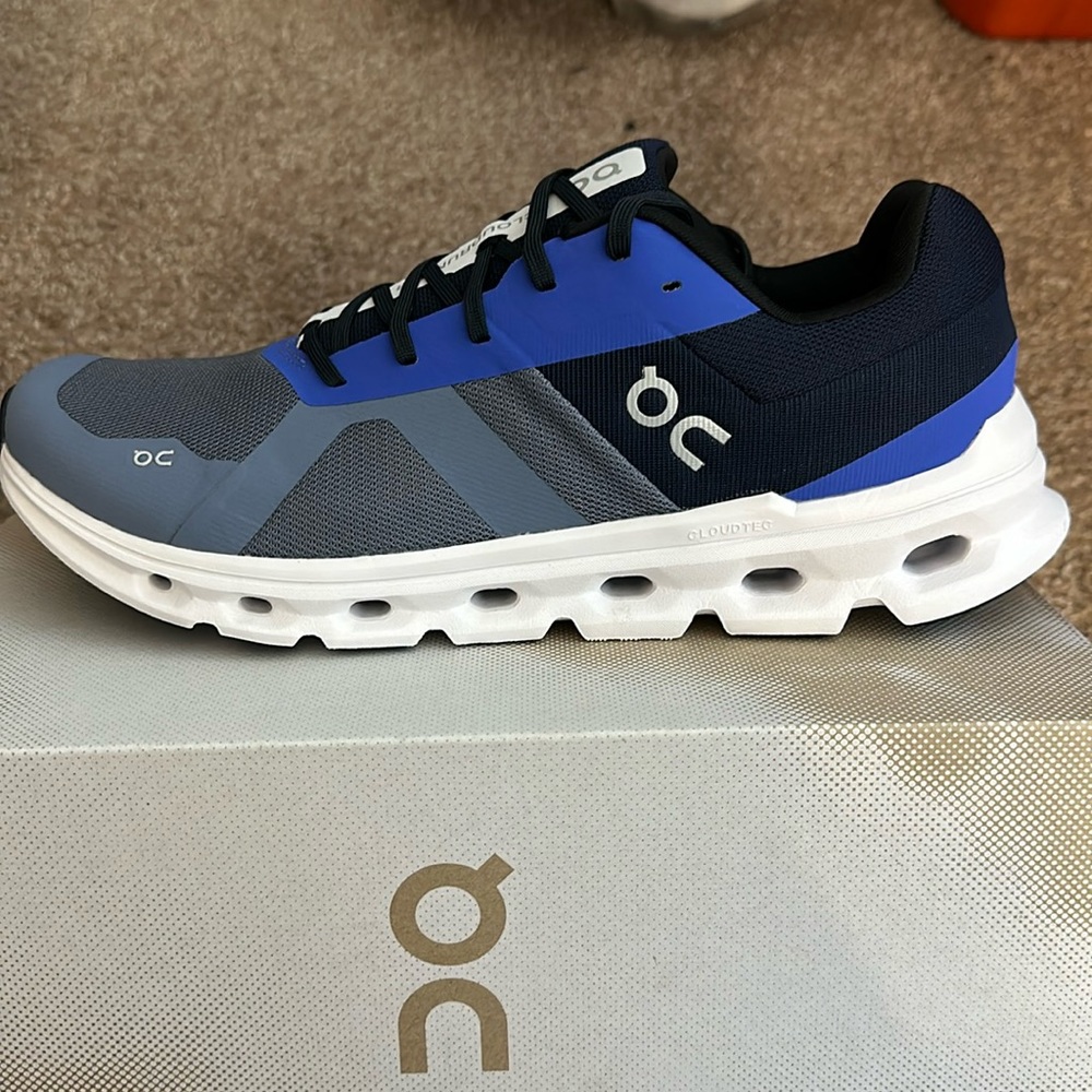 Men’s On Cloudrunner Brandnew w/o box